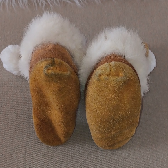 Baby handmade Indigenous Mukluks - Picture 5 of 8